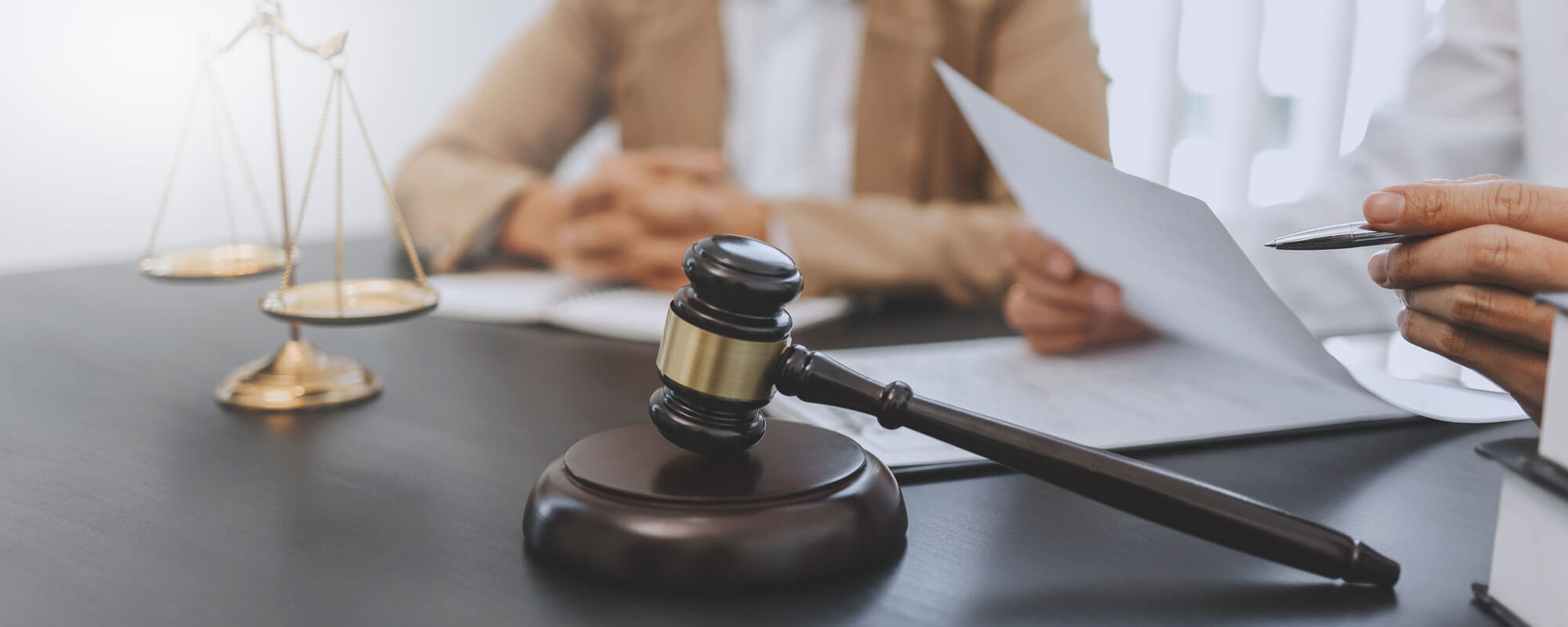 Lawyer And Client Negotiation In Legal Judgement Consulting..